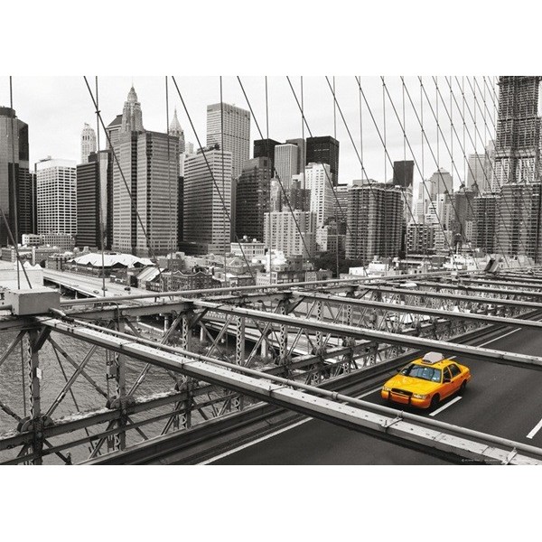 Fotomural YELLOW CAB ON BRIDGE