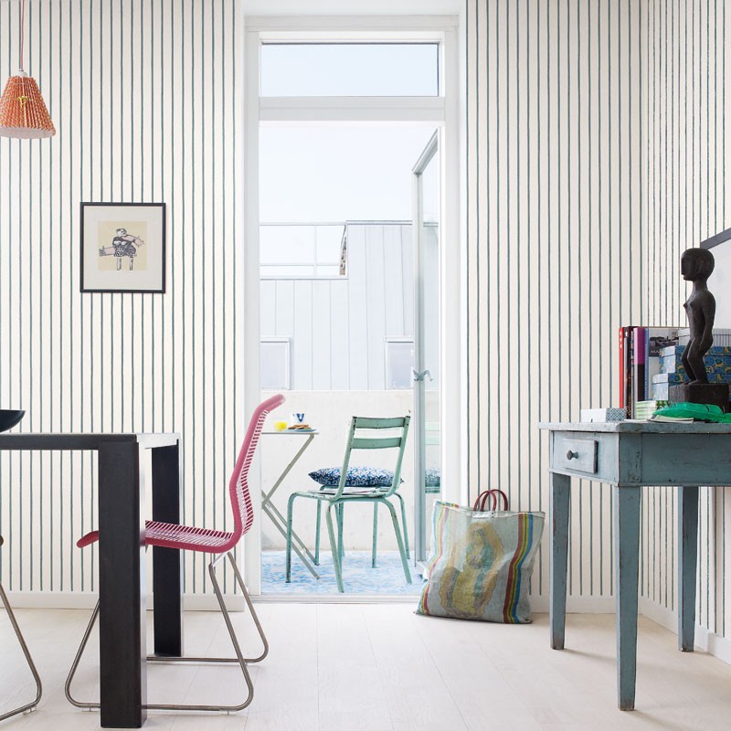 Papel pintado rayas verticales para habitaciones pequeñas