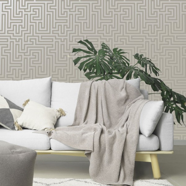 papel pintado moderno, lineas geométricas plateadas fondo color beige , dibujo de laberinto, decoración elegante