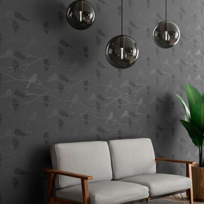papel pintado con pájaros negro y plata en ramas fondo gris oscuro