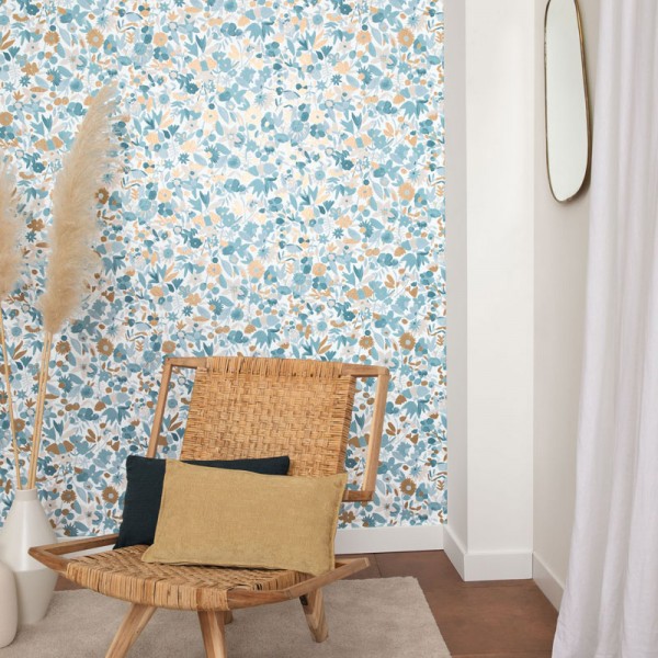 papel pintado con flores azules y doradas acuarelas