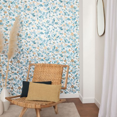 papel pintado con flores azules y doradas acuarelas