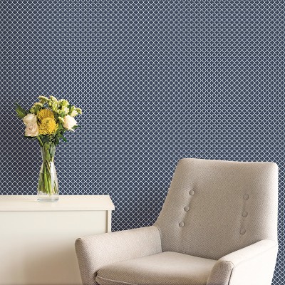 Papel de parede geométrico arabesco cor azul escuro e branco 2
