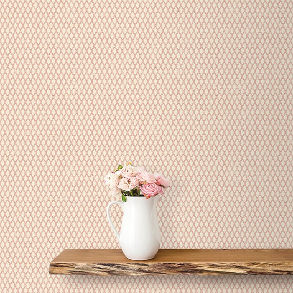Paper pintat geomètric desgastat color vermell amb fons crema