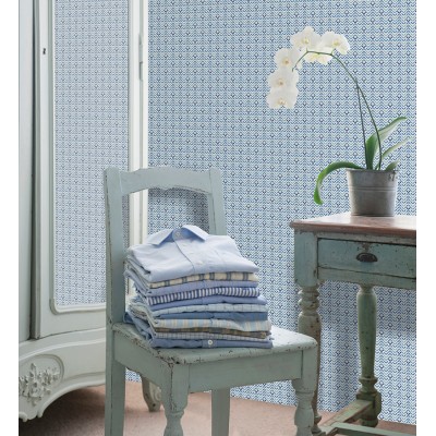 papel de parede nórdico e contém azul com fundo branco sujo 2