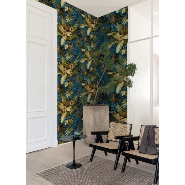 papel de parede mostrando-nos um jardim cheio de plantas e flores cor verde cáqui e coral com um fundo azul bondi