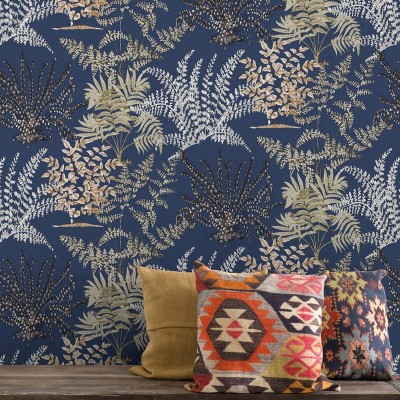 papel pintado botánico silvestre lleno de plantas y hojas con fondo azul marino