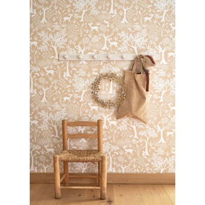 papel de parede com árvores e animais na floresta cor bege camel e branco