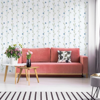 papel pintado botánico con flores verticales de color turquesa y verde con fondo blanco. 2