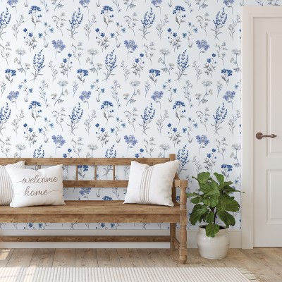 papel pintado botánico, contiene diferentes tipos con flores de color azul marino que se van repitiendo por todo el diseño. 2