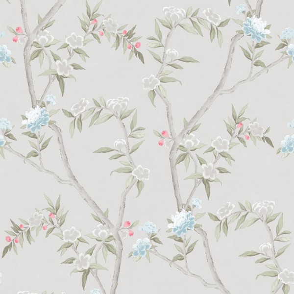 papel pintado estilo chinoiserie, contiene ramas y flores de color gris, azul y verde oscuro con fondo gris.