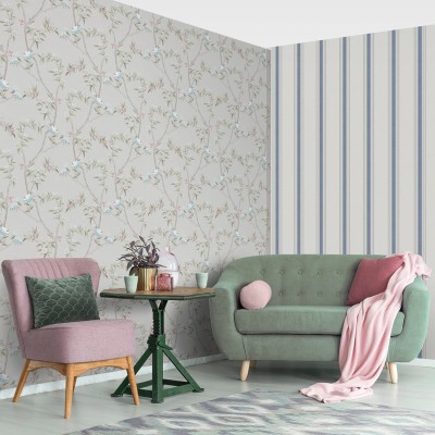 papel pintado estilo chinoiserie, contiene ramas y flores de color gris, azul y verde oscuro con fondo gris.