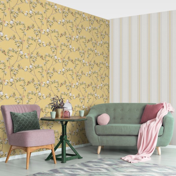 papel pintado estilo chinoiserie, contiene ramas y flores de color marrón y verde con fondo amarillo. papel pintado estilo chinoiserie, contiene ramas y flores de color marrón y verde con fondo amarillo.
