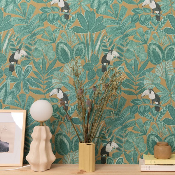 papel de parede folhas tropicais com tucanos cor verde e ocre