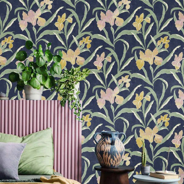 Paper pintat FLORS DE LLIRI LAVANDA I OCRE AMB BLAU MARÍ 2025